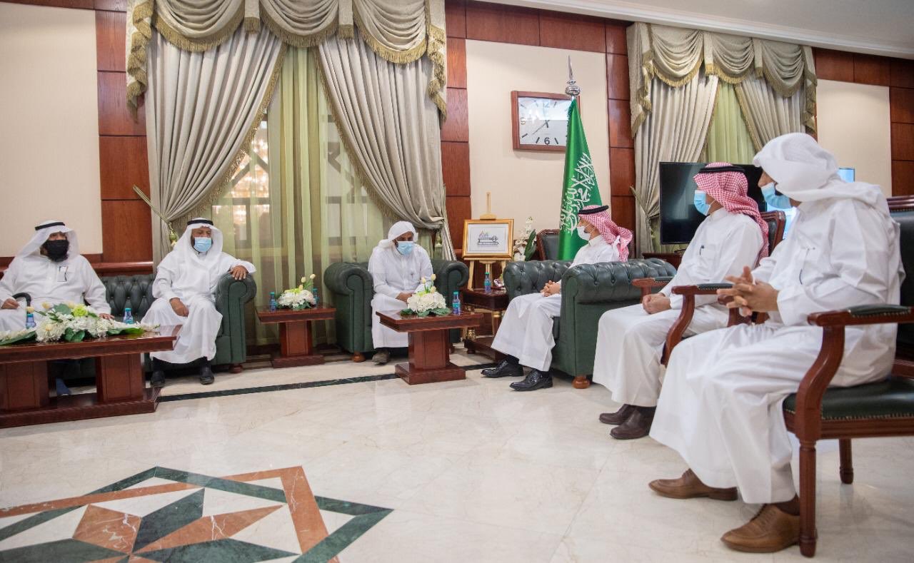 محافظ عنيزة يستقبل مجلس إدارة جمعية العناية بالمساجد
